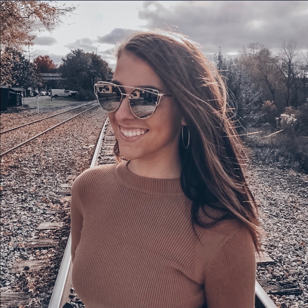 ☀️ Gold Reflective Sunglasses - Picture 2 of 4